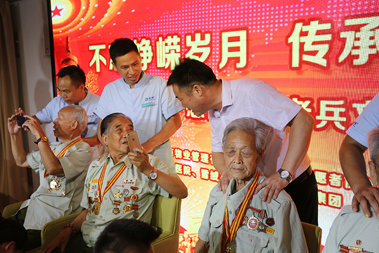 “红心献给党”-彭世集团党支部&彭世职业培训学校庆祝**建党97周年-(3).jpg
