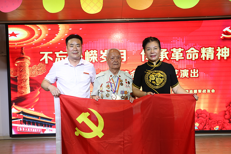 “红心献给党”-彭世集团党支部&彭世职业培训学校庆祝**建党97周年-(4).jpg